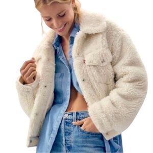 Levi’s Women’s Sherpa Fleece Trucker Jacket Cropped M Cream Coconut Snap Front
